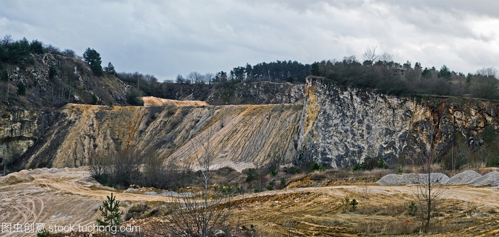 高岭土矿场在捷克共和国,老式的筛选器